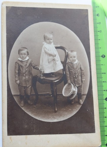 DZIECI- ZABAWKI, KONIK, BĘBENEK